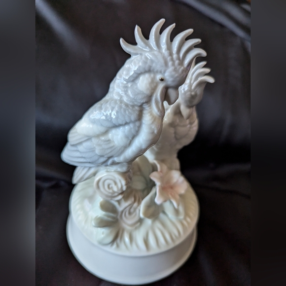 Vintage Porcelain Musical Cockatoos, plays Moon River. 1985 Arnart musical box - Picture 6 of 8